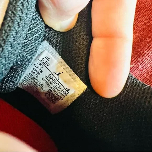 Nike Jordan : JORDAN Air MAX AURA Kids' 5.5Y Red and White Sneakers DA8021-106 - Picture 7 of 7